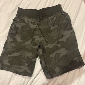 lululemon athletica Men's Green Camouflage Athletic Shorts